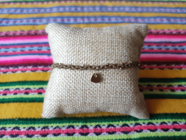 Bracelet marron avec coeur et perles